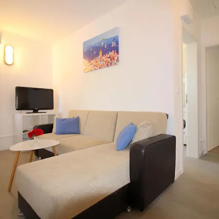 Samara Fuer 4 Personen In Strandnaehe Apartment Porec